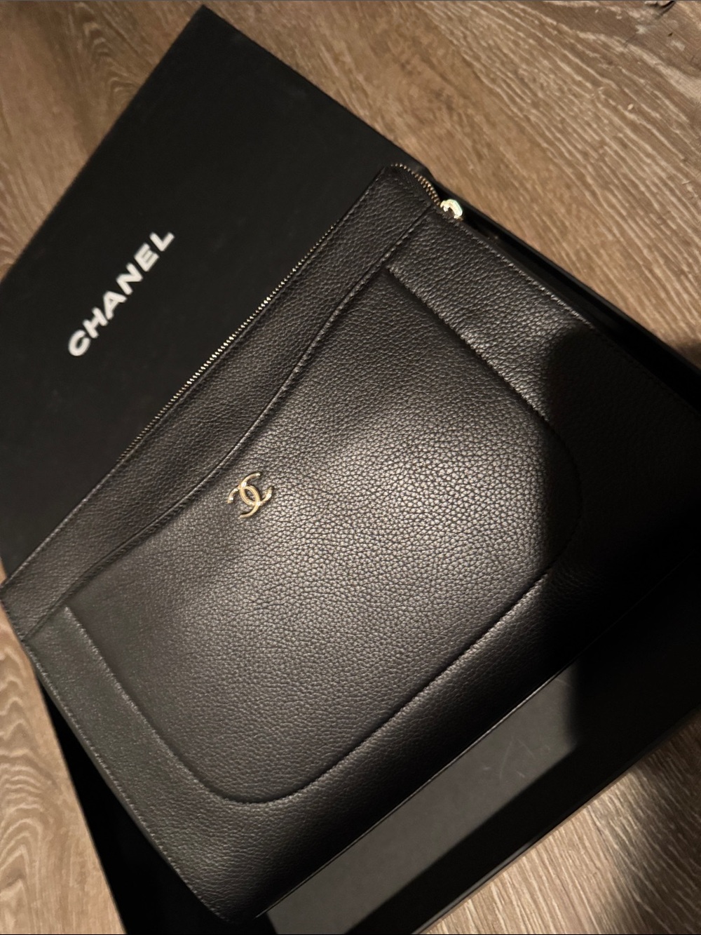 CHANEL women Black Leather Pouch with Gold CC Emblem - Picture 2 of 16